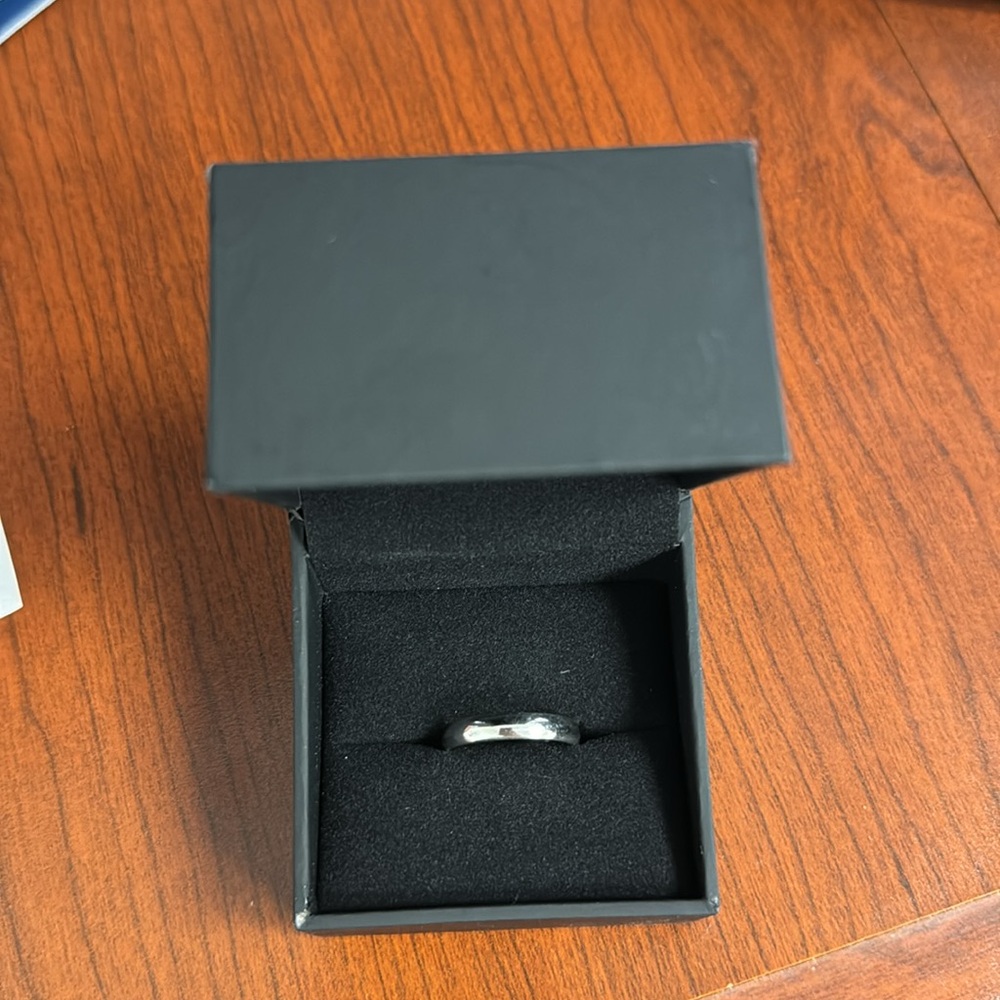 Men’s 4.0 wedding band 10k white gold - Picture 6 of 7